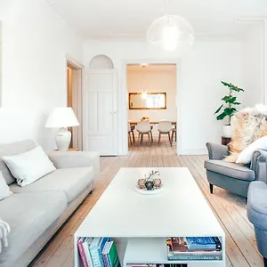 Elegant, Evocative And Cosy In Osterbro With A Panoramic View. Eco-friendly. 1km Harbour/ Beach, 3km- Center, 13km-airport. Apartment Kopenhagen